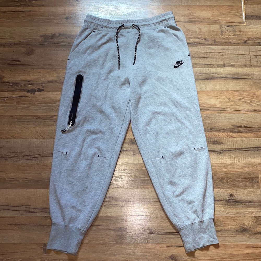 NWOT Nike Tech Fleece Joggers